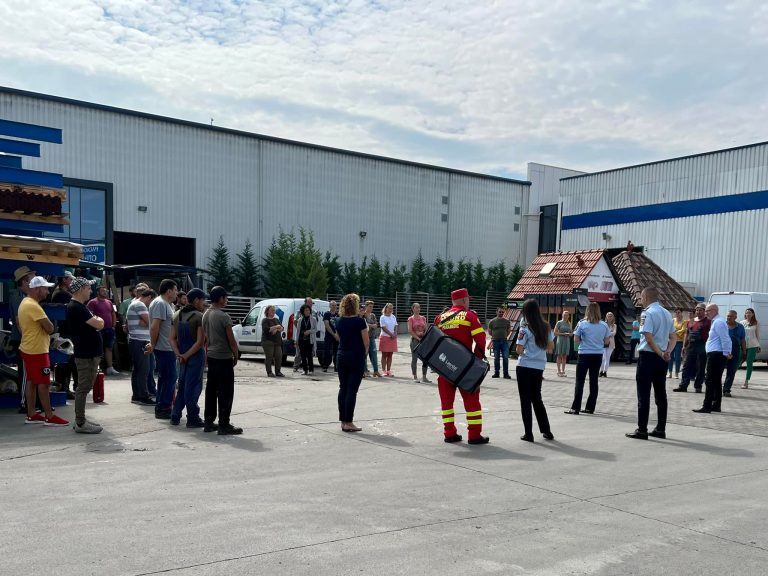 FOTO Salvatorii ISU Sibiu, în misiune de informare și verificare la o societate din Șelimbăr