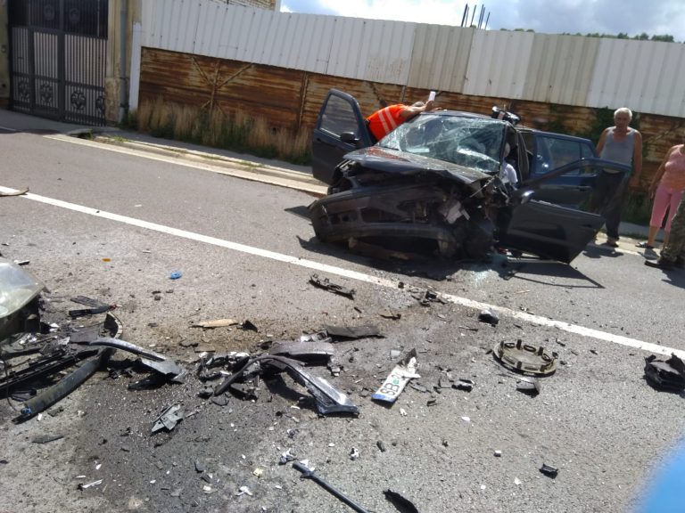 FOTO Șofer încarcerat în urma unui accident rutier pe Drumul Național 14