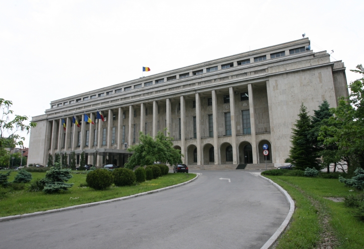 <strong>Palatul Victoria, iluminat în roșu cu ocazia Zilei naţionale pentru comemorarea martirilor Brâncoveni şi de conştientizare a violenţelor împotriva creştinilor</strong>