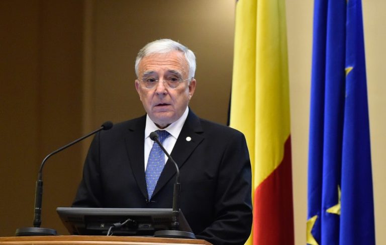 Infractori la nivel înalt: dau țepe folosind imaginea și vocea lui Mugur Isărescu