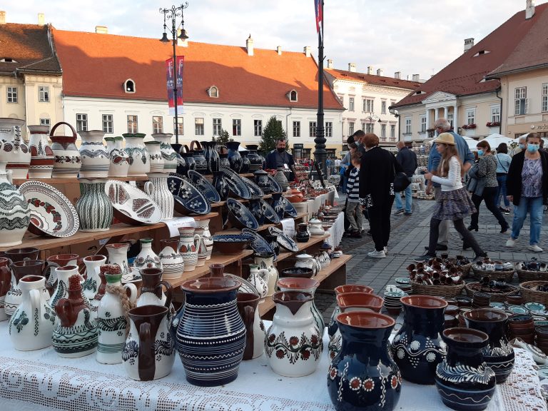 Olarii își deschid târg în Piața Mare