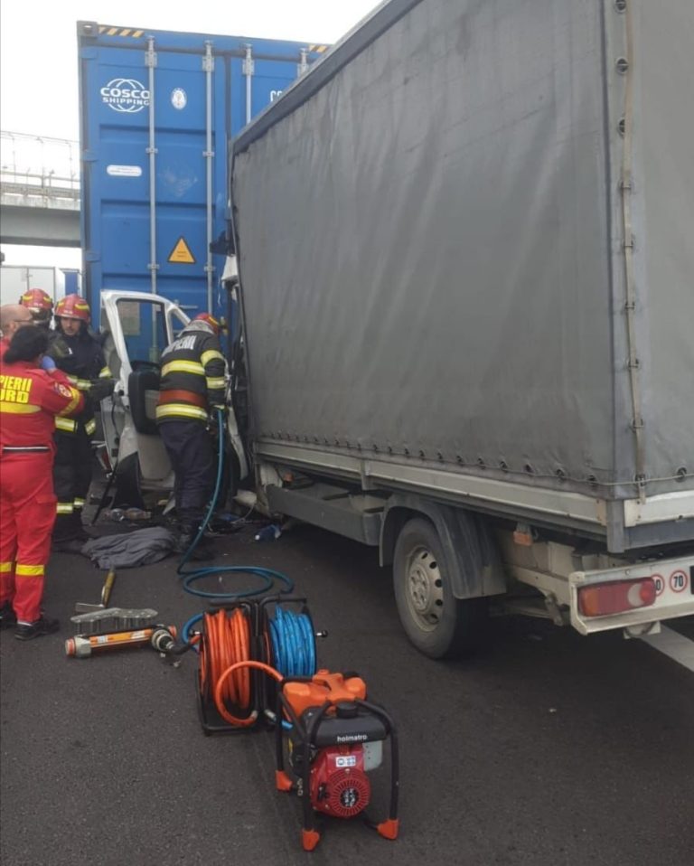 FOTO Șofer decedat în urma unui accident pe A1, în zona ieșirii spre Mohu