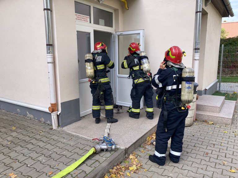 Alarmă la școală! Exercițiu de incendiu de amploare la Ighișu Nou