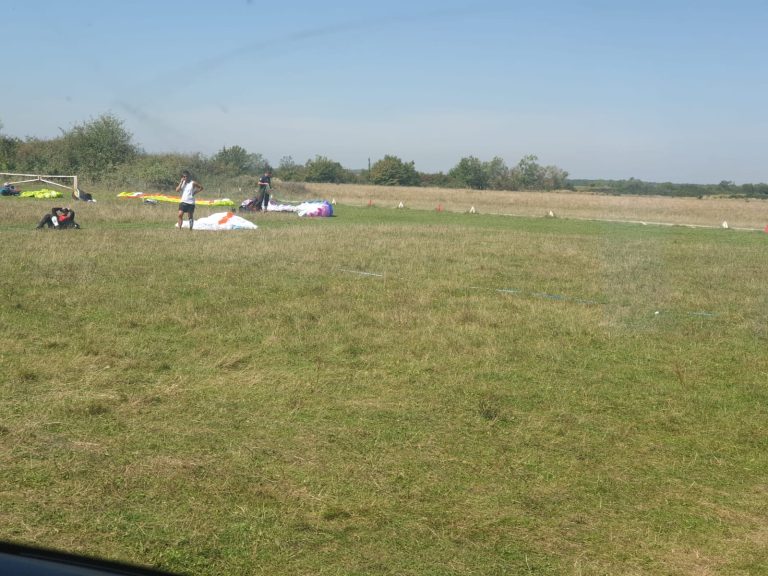 FOTO  O sportivă din Serbia, accidentată în  timpul decolării la Campionatul European de Parapantă desfășurat la Cisnădie