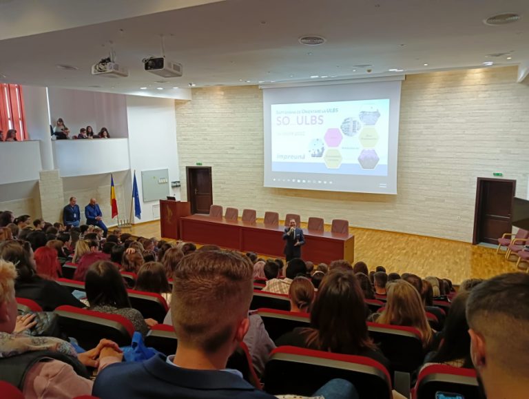 Emoții și zâmbete printre bobocii de la ULBS