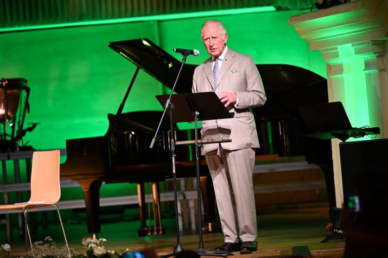 Regele Charles este „foarte bolnav”. Starea monarhului este gravă, iar planurile de înmormântare sunt în curs de desfășurare