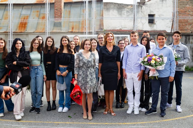 Carmen Iohannis are o nouă clasă de boboci, la „Gheorghe Lazăr”: „Mai mare nerăbdare pentru mine să îi văd!”