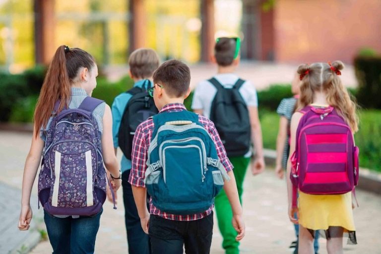 Elevii se întorc miercuri la școală