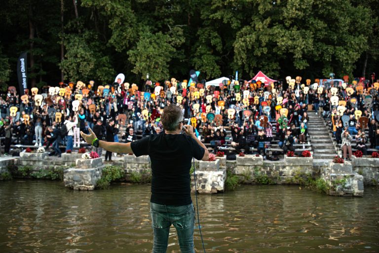 Concert cu sute de chitariști, sâmbătă, în Muzeul ASTRA