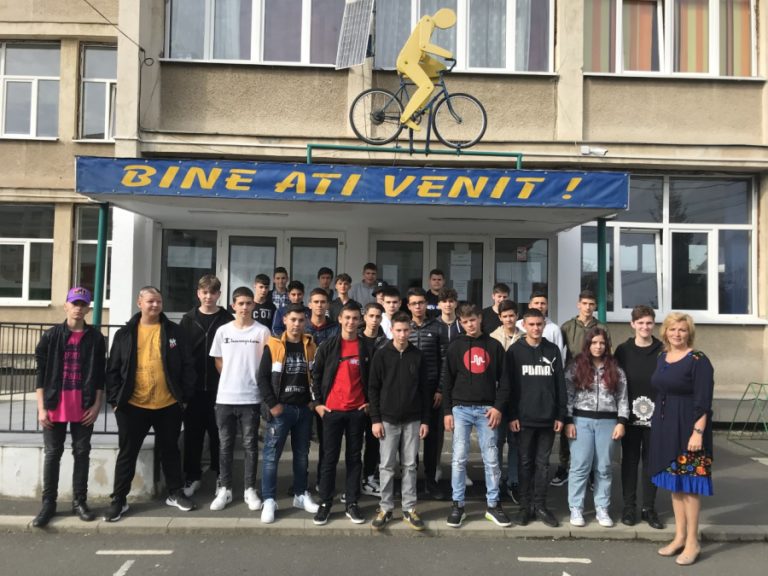 Peste 135 elevi au început școala în clasele Continental