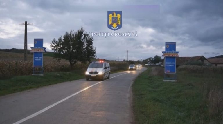 Scandal uriaș în județul Sibiu: trei tineri au distrus o mașină și au bătut șoferul și un pasager