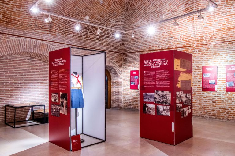 Istoria Palatului Pionierilor, expusă la Biblioteca ASTRA