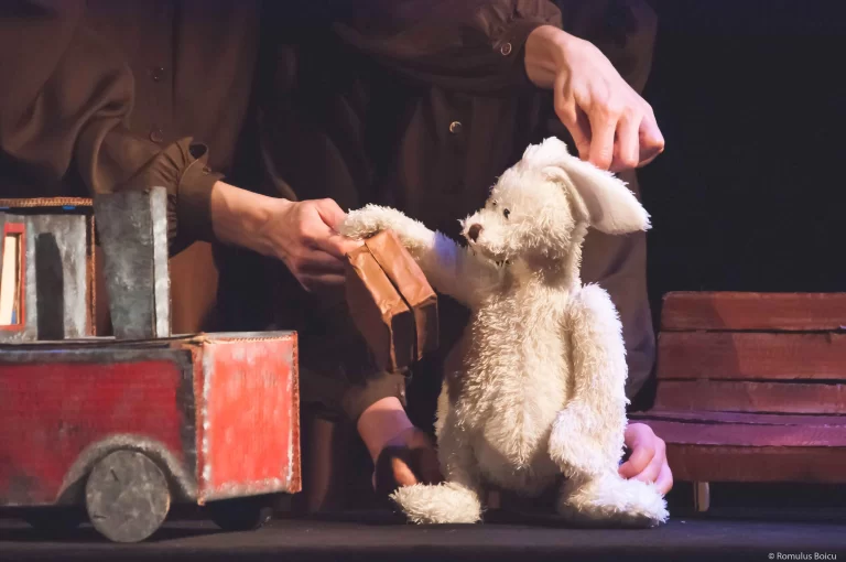 Drăgălașul „Iepure Alb” vine din București direct la Teatrul „Gong”