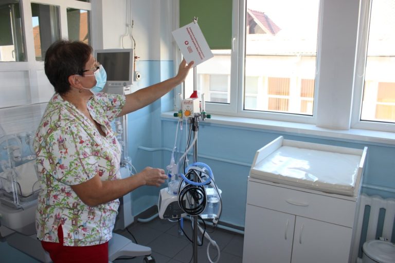 FOTO Aparatură de 280.000 de lei pentru Compartimentul Neonatologie din cadrul Spitalului Municipal Mediaș