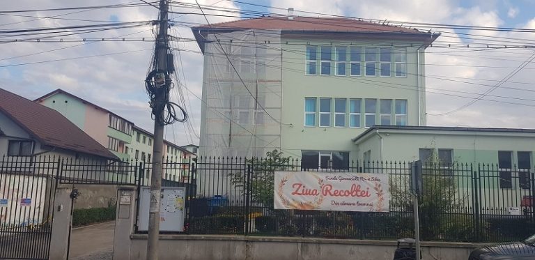 Un pas înainte pentru terenul de sport de la Școala 8