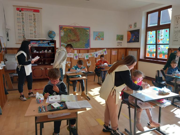 FOTO Proiectul “Zâmbet de copil” a ajuns în școlile din nordul județului Sibiu
