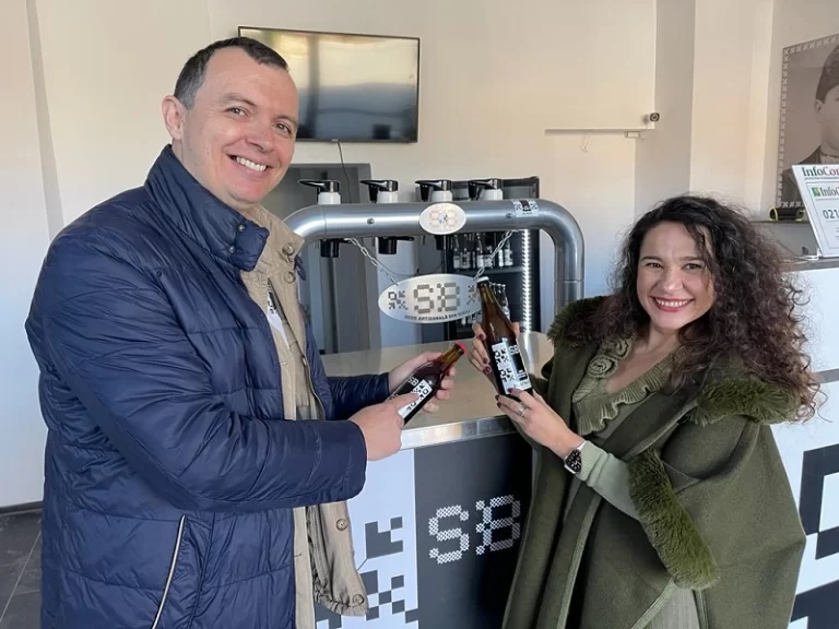 După 12 ani în multinaționale, un tânăr și-a deschis la Săliște o berărie artizanală: “Scopul nostru în viață este să facem lucruri frumoase!”