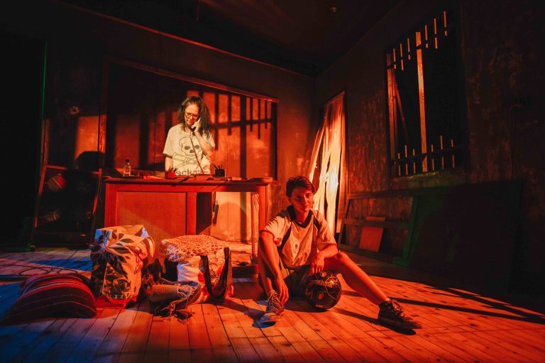 Spectacol despre salvarea unei școli, în premieră la „Gong”