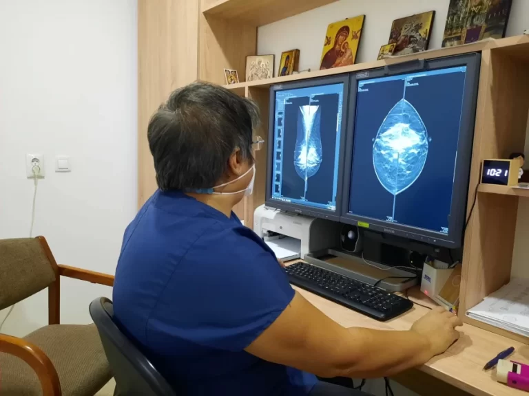 Octombrie – luna roz, de prevenire a cancerului mamar! Tu, cât ești de informată?