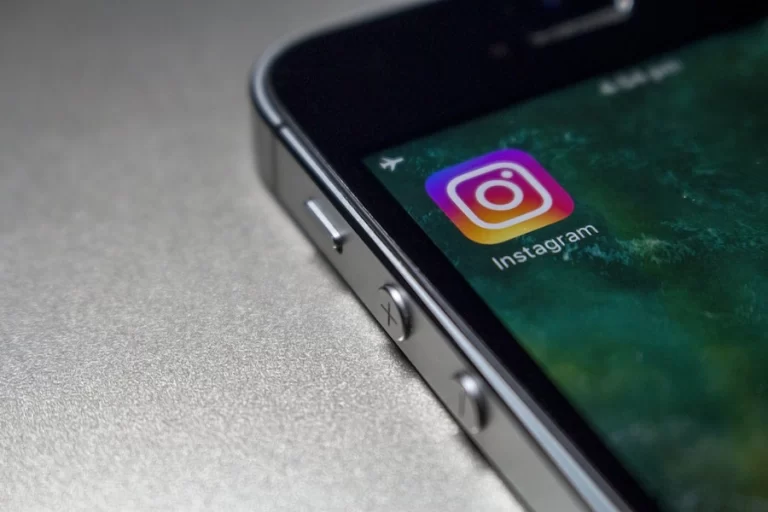 Instagram, probleme la nivel global. Mai multe conturi au fost suspendate