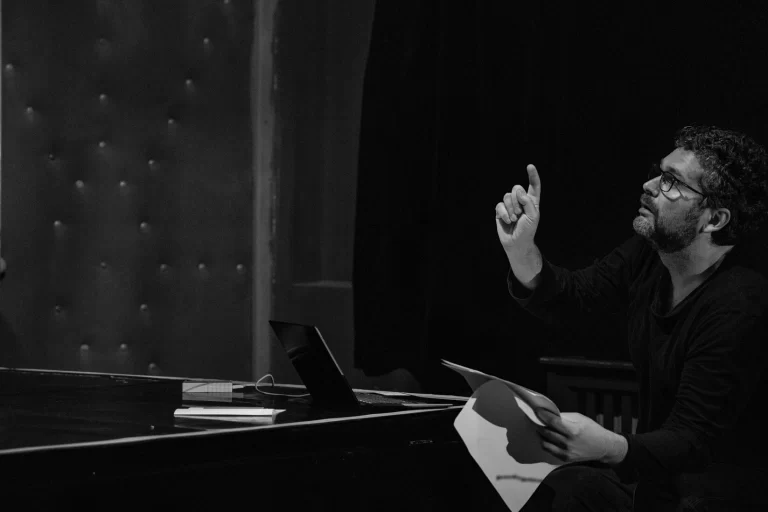 Sute de spectatori au participat la premiera BIS Teatru: „Anotimpuri”