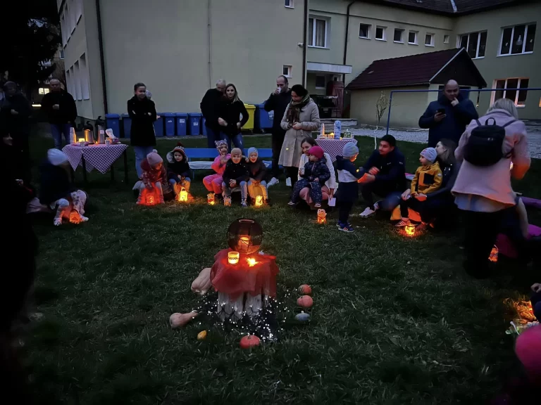 FOTO Sărbătoarea Lampioanelor, desfășurată la Grădinița „Rază de Soare” din Mediaș