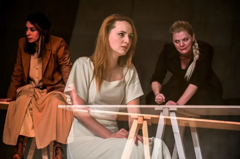 Teatrul Național „Radu Stanca” Sibiu merge cu „Mamă” și „Trei surori” la București