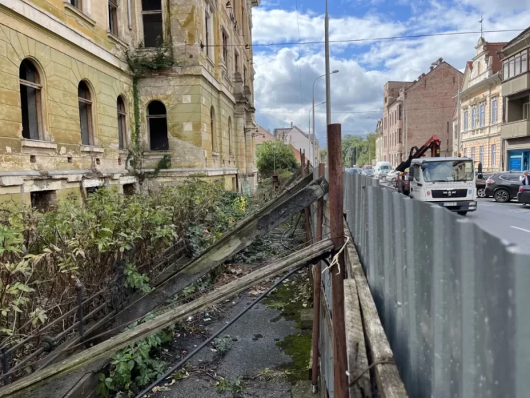 Diligenţe pentru lărgirea trotuarului din faţa Palatului de Justiţie