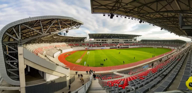 Spectacol cu lasere în deschiderea primului meci de pe Stadionul Municipal Sibiu