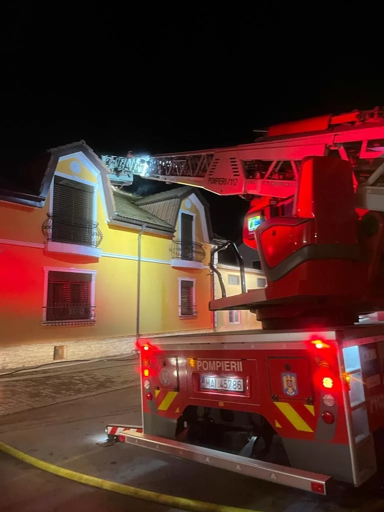 FOTO Casă cuprinsă de flăcări, în Tălmaciu
