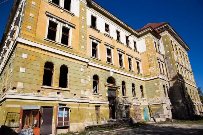 Justiție pentru Palat! Ce spun avocații sibieni despre starea deplorabilă a Palatului de Justiție