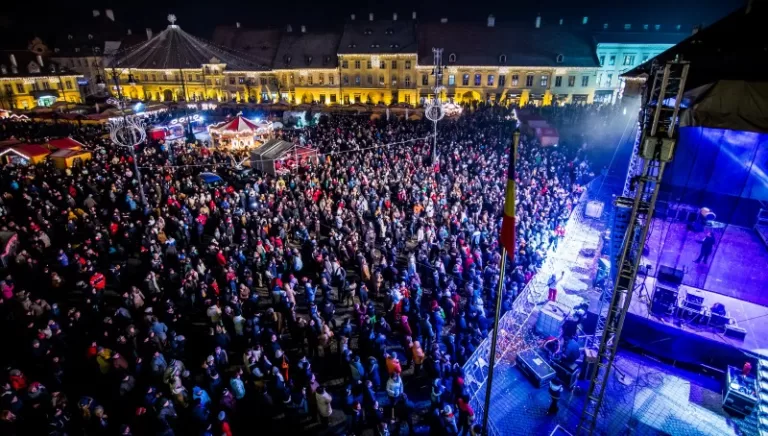 Irina Rimes și Domino la petrecerea de Revelion din Piața Mare