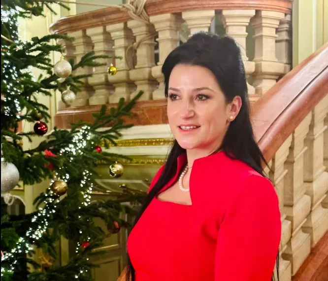 Interviu: Laura Hant, fondatoarea Asociației „Mihai Eminescu” – Viena, prin care promovează imaginea României în străinătate