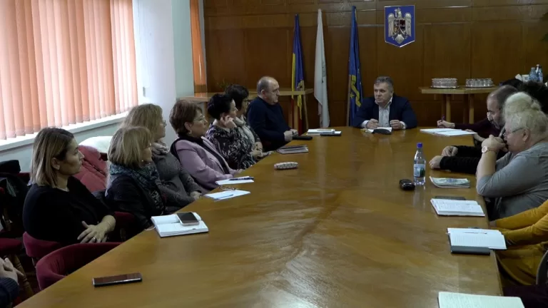 Investițiile anului și siguranța sanitară a elevilor, subiectele principale ale discuției între primarul Mediașului și directorii de școli din oraș