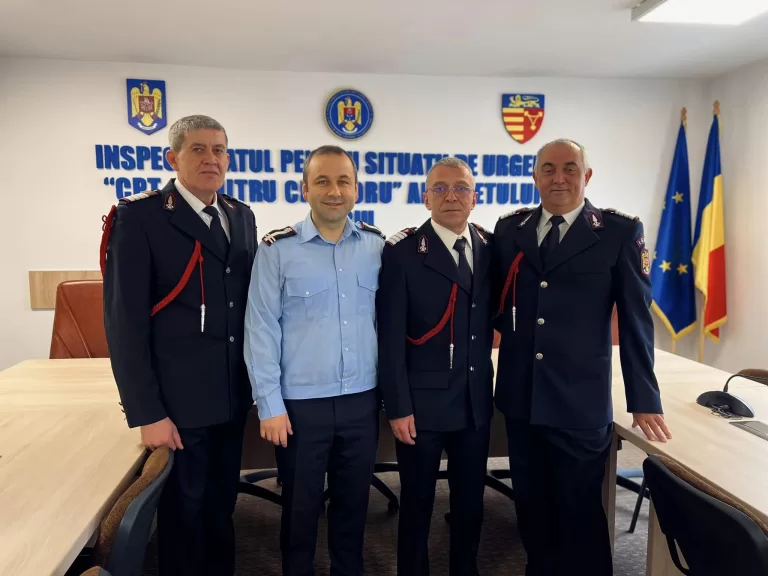 FOTO Trei pompieri medieșeni au trecut în rezervă