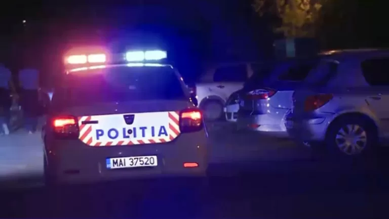 Un tânăr fără permis nu a oprit la semnalele polițiștilor, a lovit o altă mașină și a fugit de la locul evenimentului