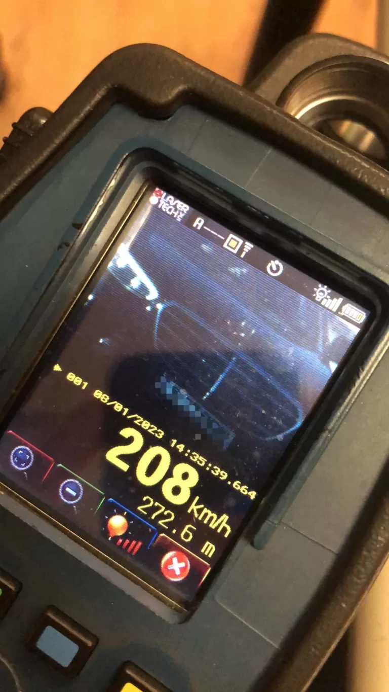 FOTO Doi șoferi, prinși cu peste 200 de kilometri/oră pe A1