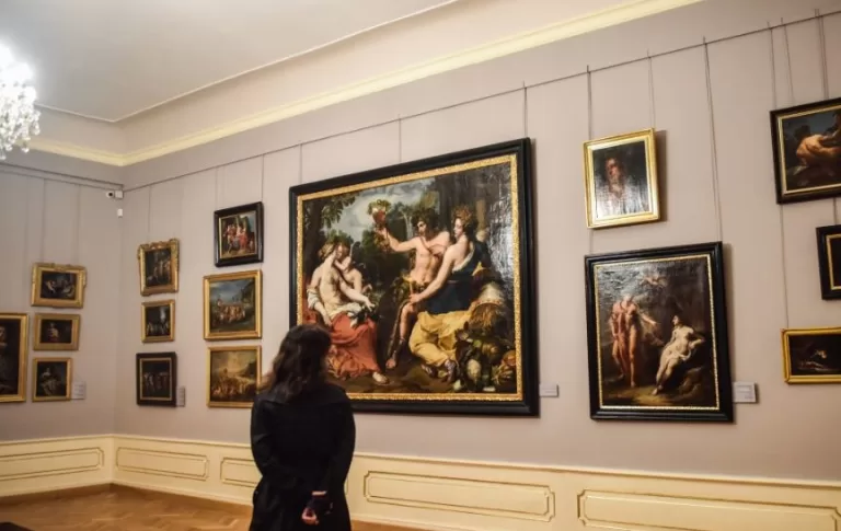 În 2023, seniorii au acces gratuit la Muzeul Național Brukenthal în prima zi de joi din fiecare lună