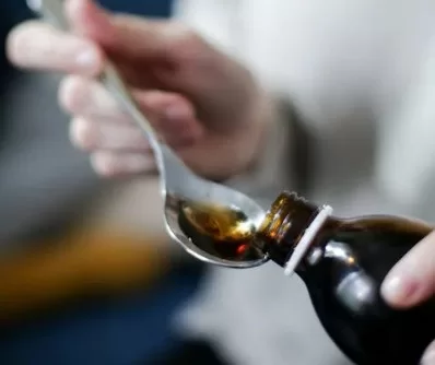 Peste 300 de copii au decedat din cauza unor siropuri contaminate. OMS: Pot fi mortale chiar dacă sunt ingerate în cantităţi mici