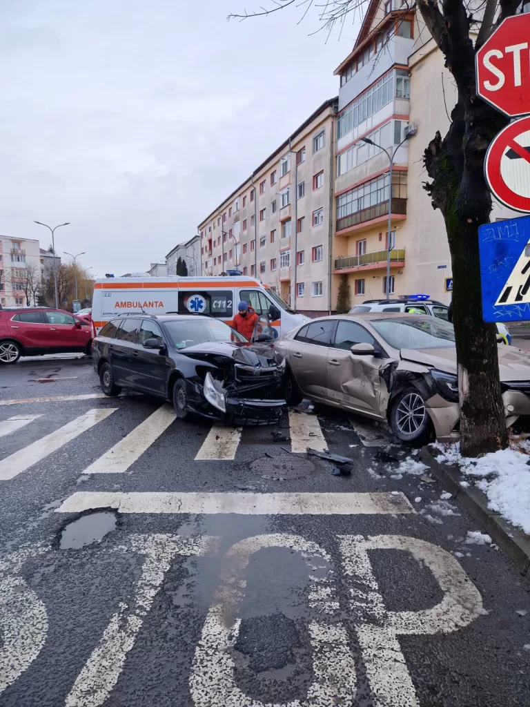 FOTO Accident din cauza neacordării de prioritate, în Sibiu