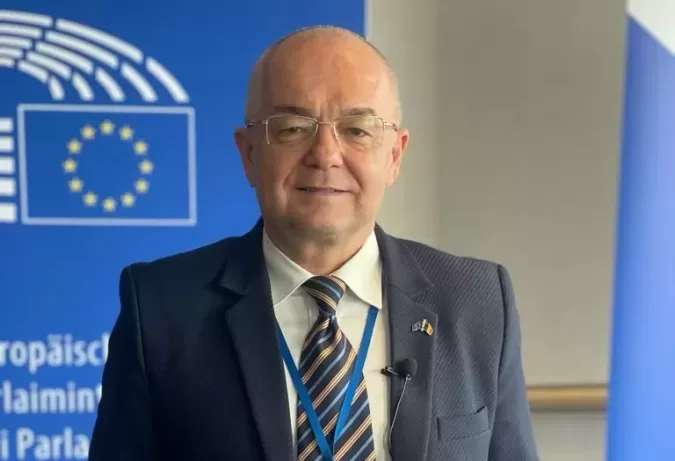 Semnalul Sibiu 100% de la Bruxelles. Emil Boc: ”Sunt mândru că o colegă de-a mea a prezentat unul dintre cele mai consistente rapoarte”