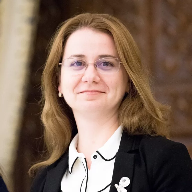 Creşe, grădiniţe şi şcoli autorizate mai repede