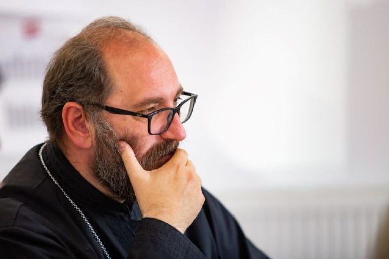 CARTE 100%. Scurt tratat de antropologie populară a Învierii