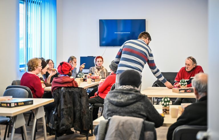 Primăria Sibiu oferă servicii gratuite pentru seniorii cu venituri mici