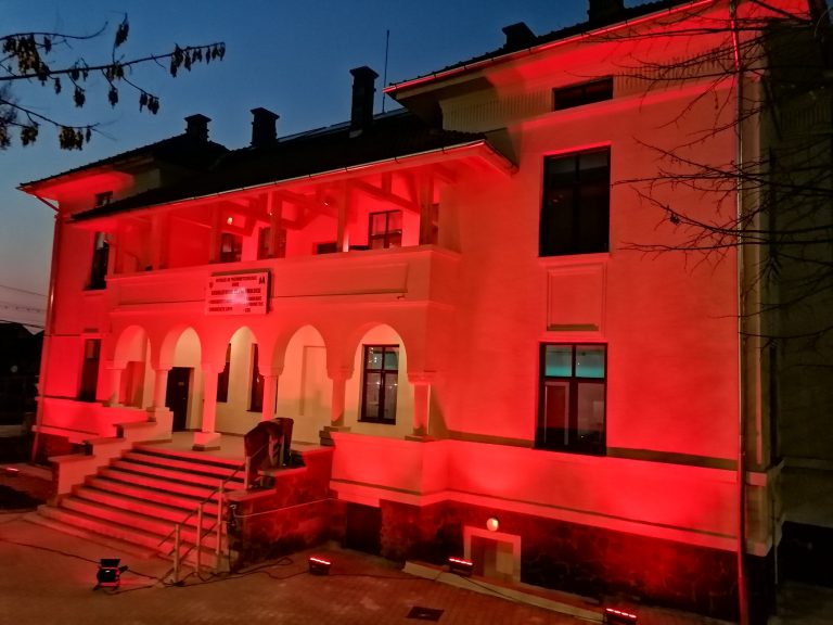 Patru clădiri importante din Sibiu vor fi iluminate în roșu diseară