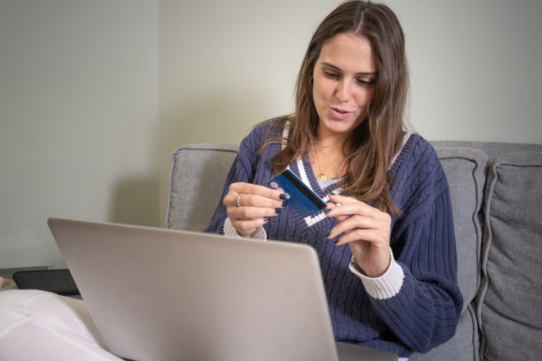 Prețurile mici din magazinele online, căutate și mai atent în perioadele cu inflație ridicată