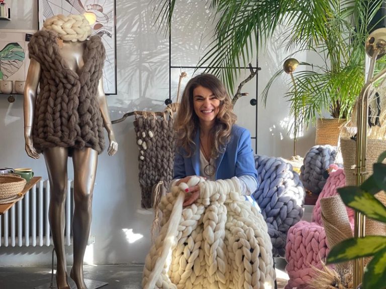 <strong>Iulia Lavu, designerul de noduri care a lăsat multinaționala pentru a-și urma visul: “De mică eram implicată în afacerea familiei. Am decis să mă întorc acasă!”</strong>