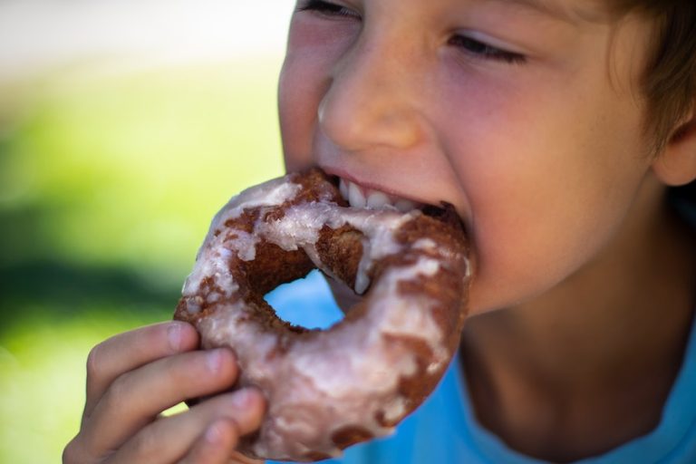 Obezitatea, o epidemie globală. Peste 50% din populația lumii va fi obeză până în 2035