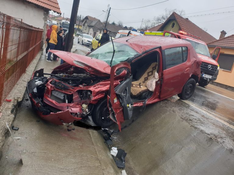 FOTO Șofer încarcerat și în comă după un accident rutier pe DN 14