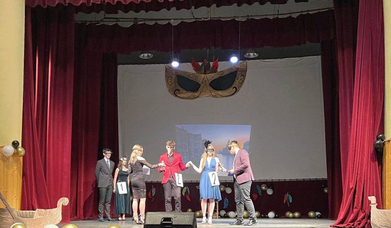 FOTO Ei sunt Miss și Mister Boboc 2023 la Liceul Teoretic „Axente Sever”